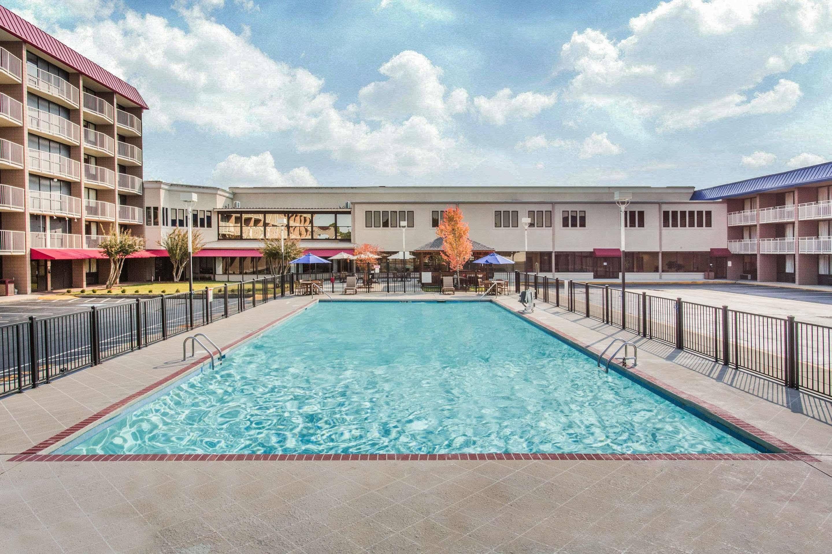 Baymont By Wyndham Fayetteville Fort Bragg Area Экстерьер фото