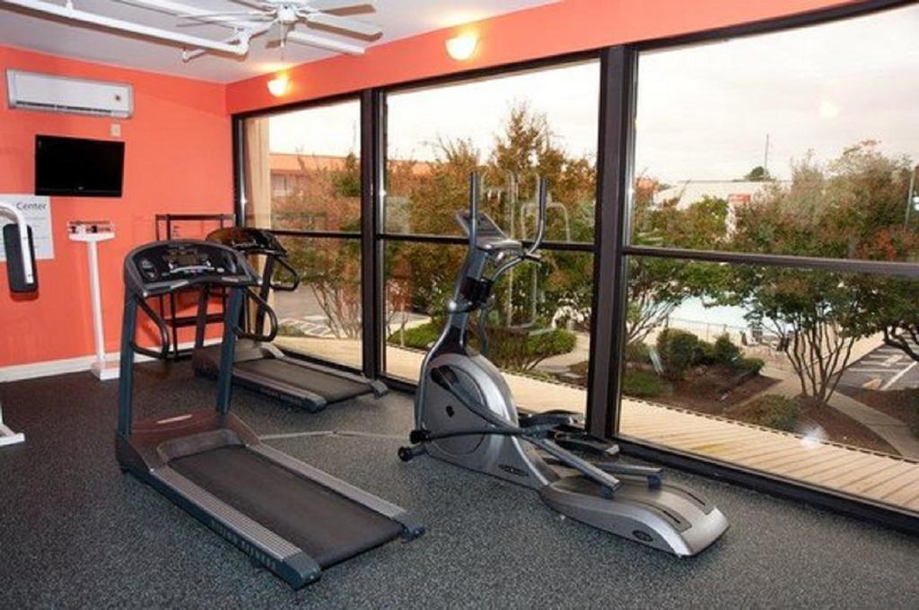 Baymont By Wyndham Fayetteville Fort Bragg Area Экстерьер фото