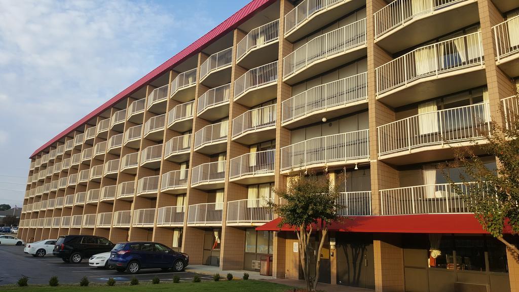 Baymont By Wyndham Fayetteville Fort Bragg Area Экстерьер фото
