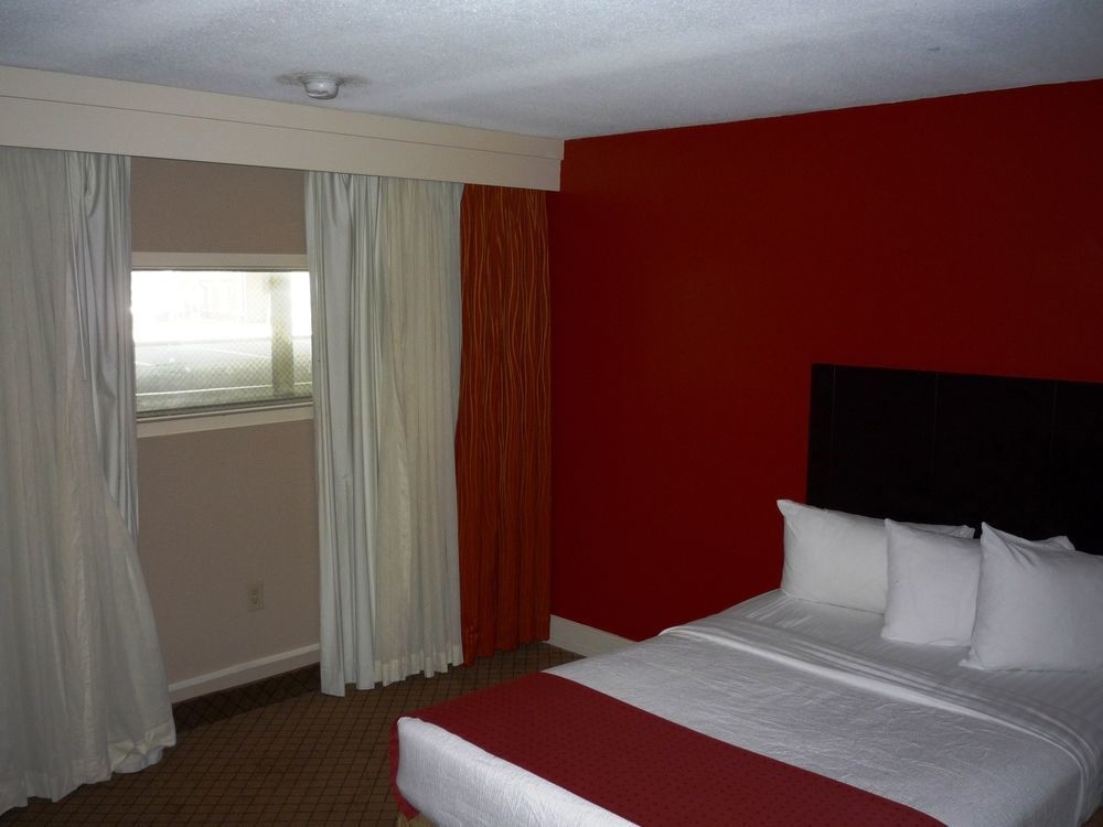 Baymont By Wyndham Fayetteville Fort Bragg Area Экстерьер фото