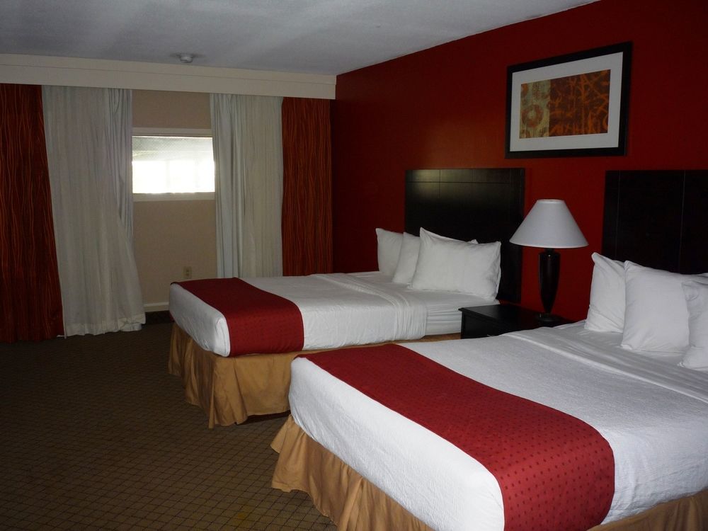 Baymont By Wyndham Fayetteville Fort Bragg Area Экстерьер фото