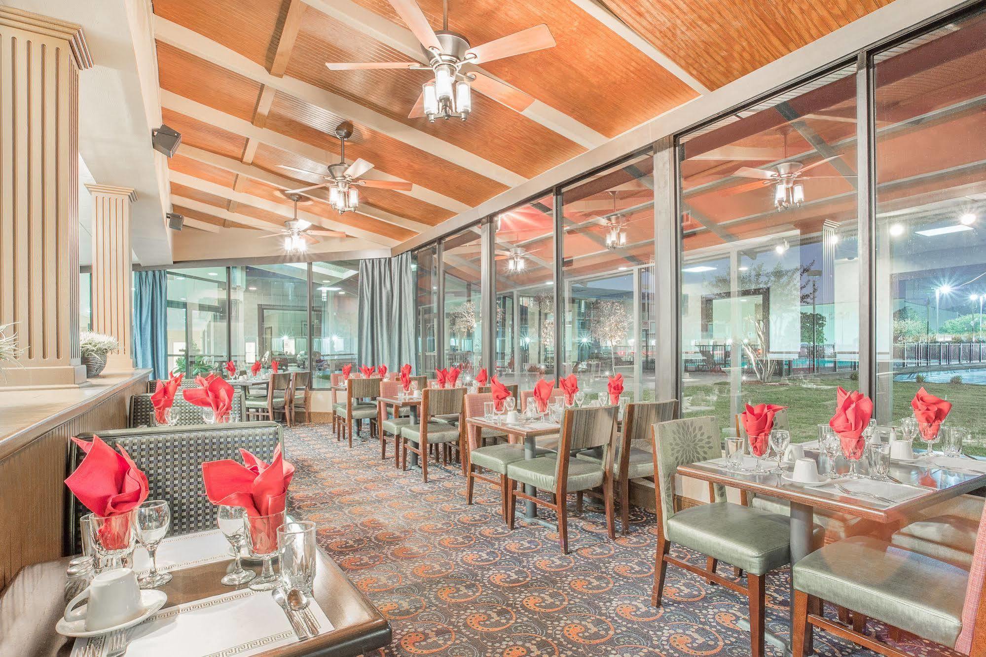 Baymont By Wyndham Fayetteville Fort Bragg Area Экстерьер фото