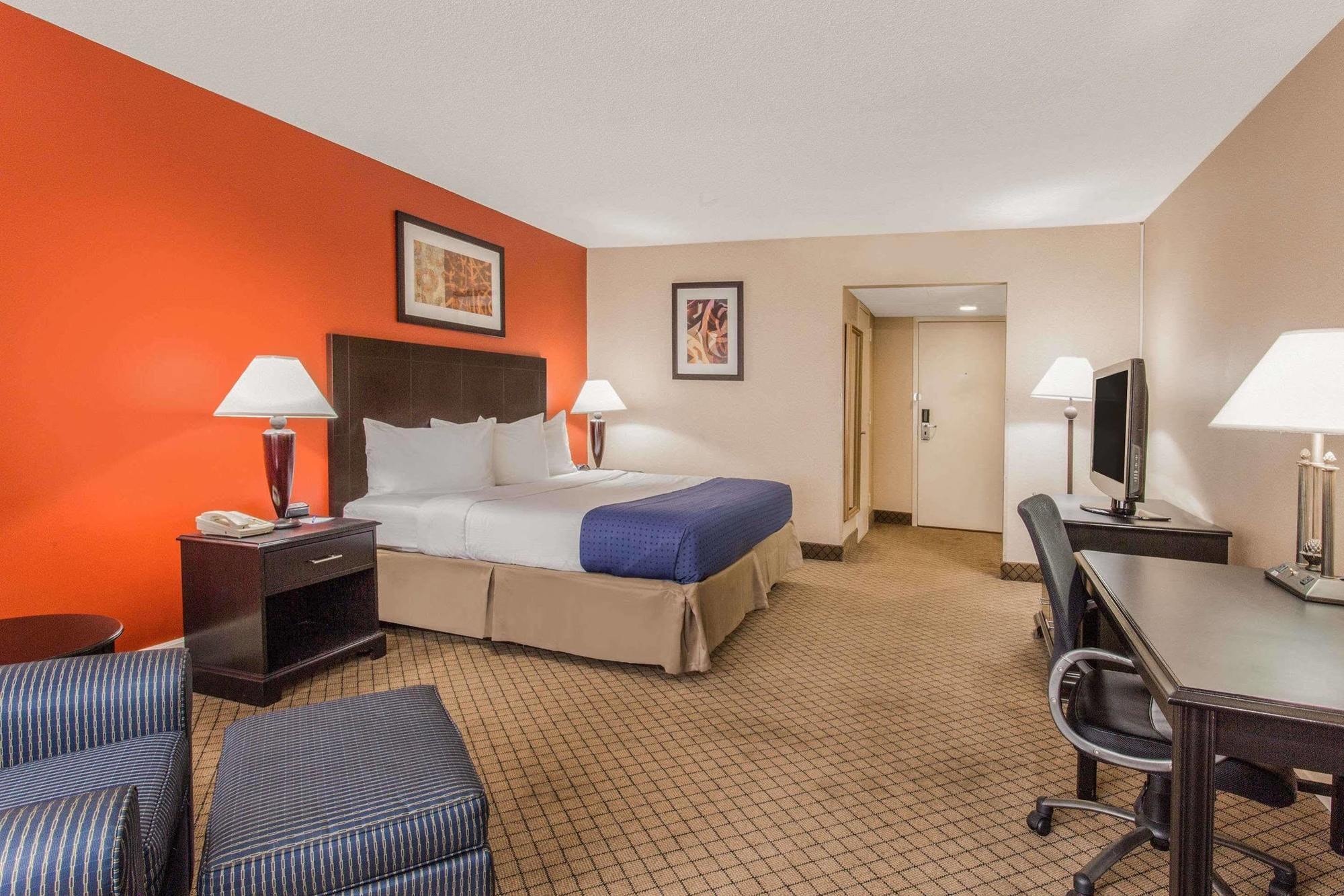 Baymont By Wyndham Fayetteville Fort Bragg Area Экстерьер фото