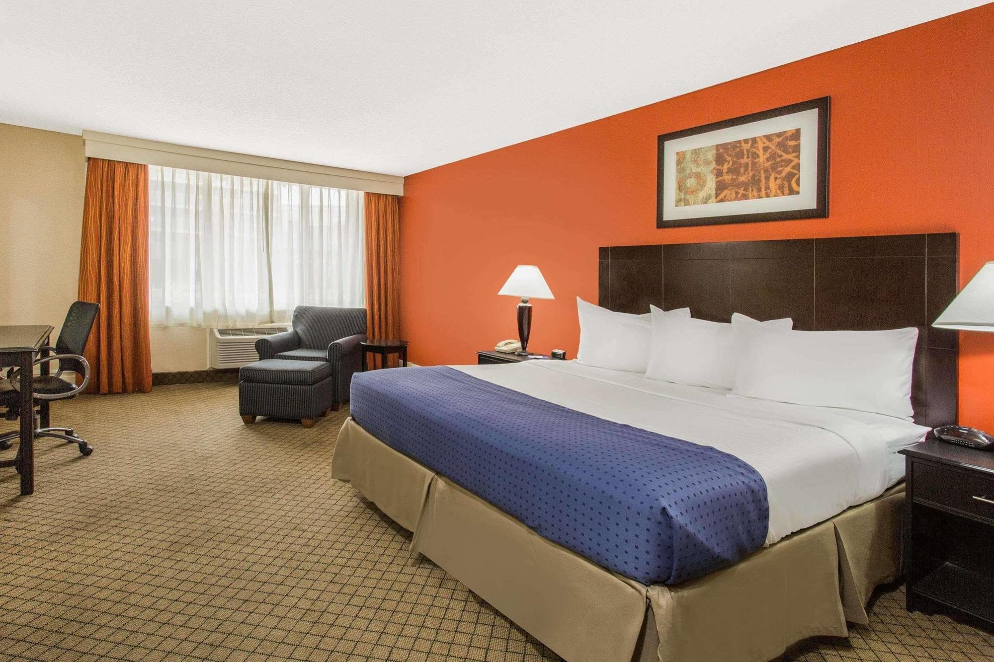Baymont By Wyndham Fayetteville Fort Bragg Area Экстерьер фото