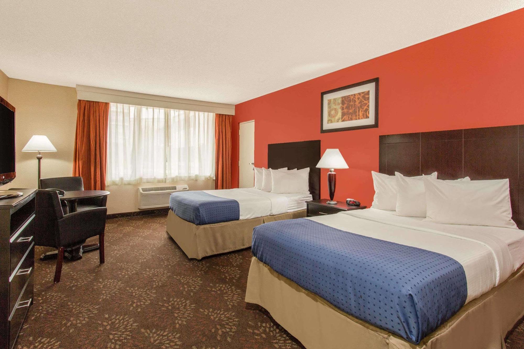 Baymont By Wyndham Fayetteville Fort Bragg Area Экстерьер фото