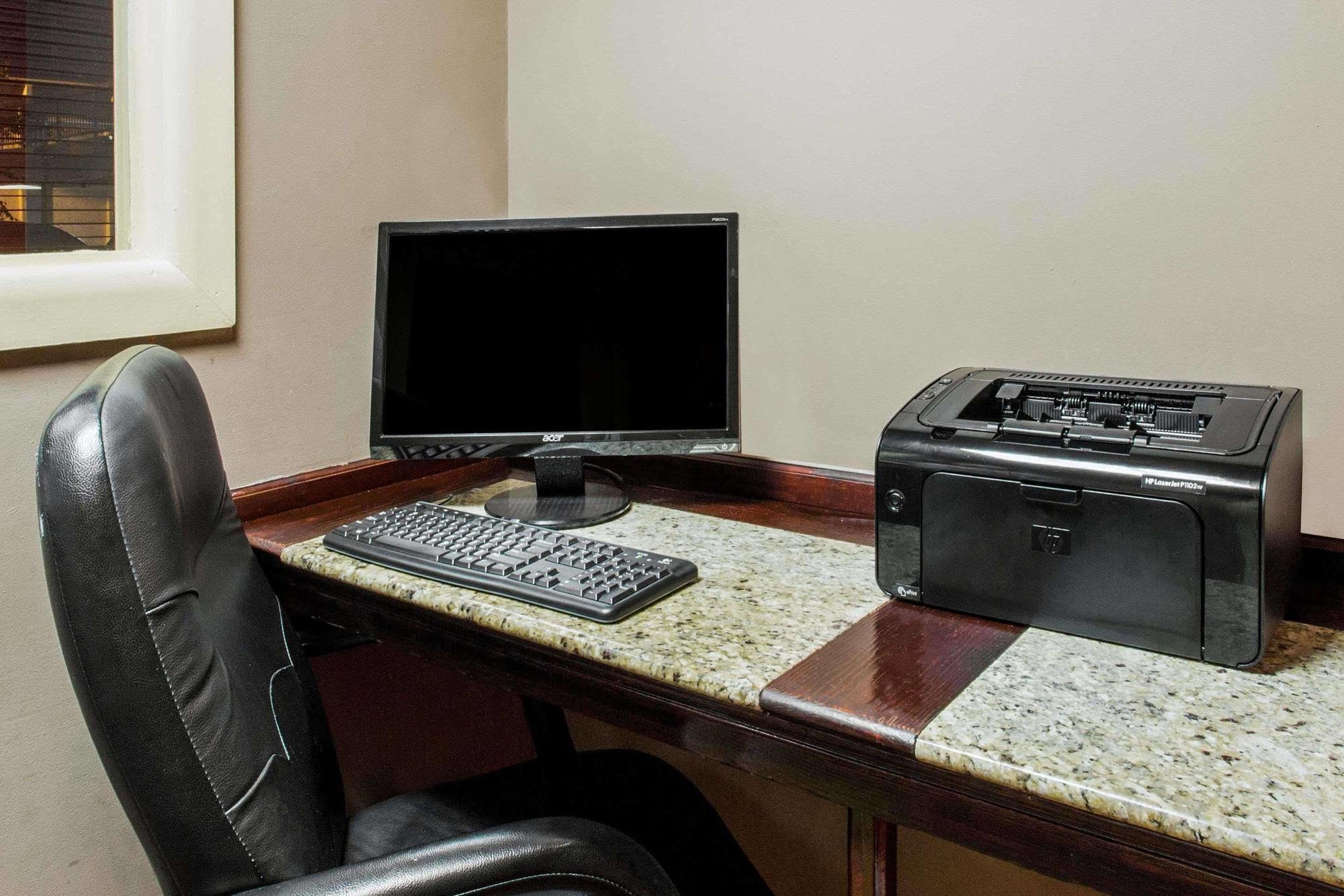 Baymont By Wyndham Fayetteville Fort Bragg Area Экстерьер фото