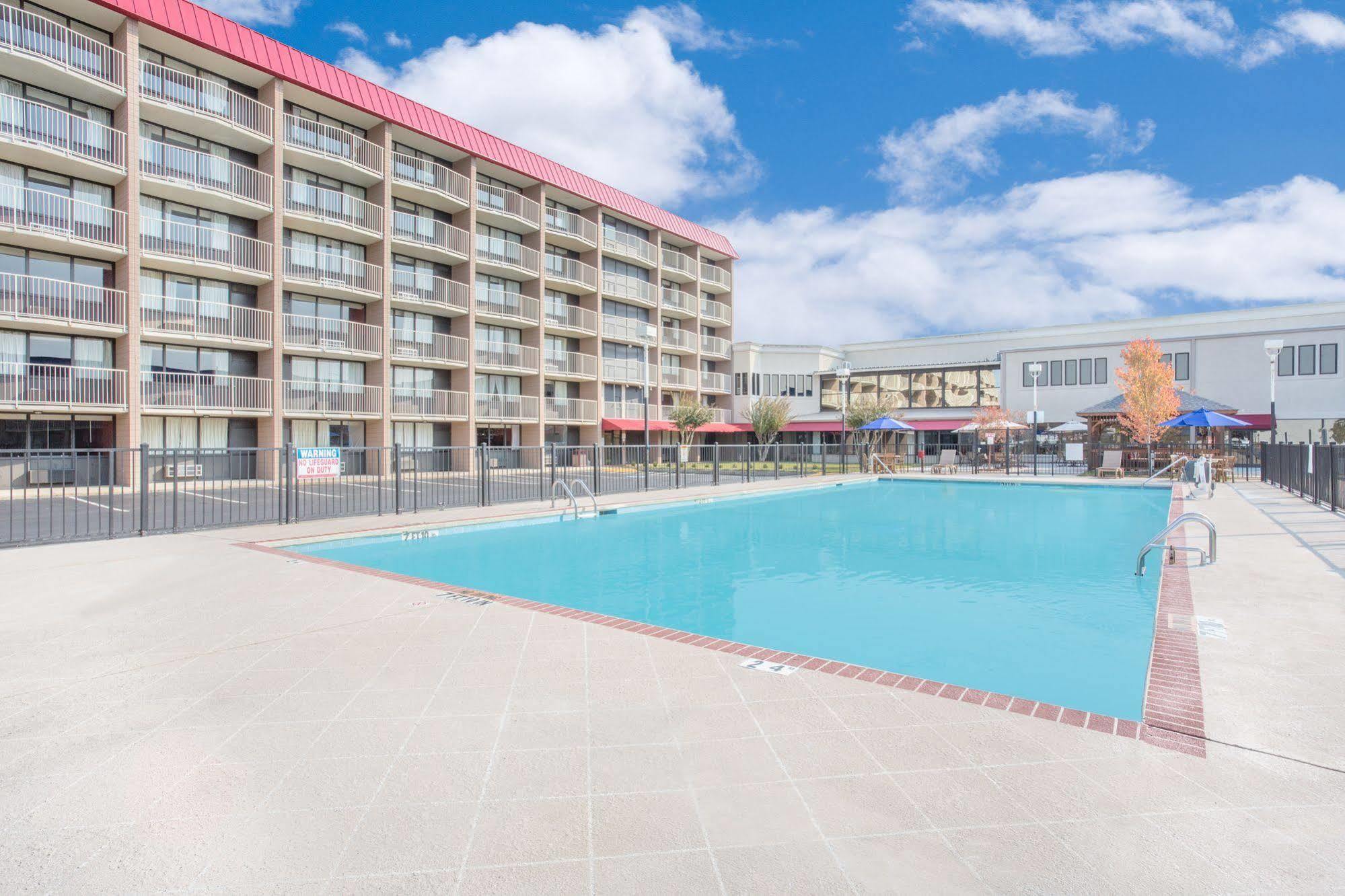 Baymont By Wyndham Fayetteville Fort Bragg Area Экстерьер фото