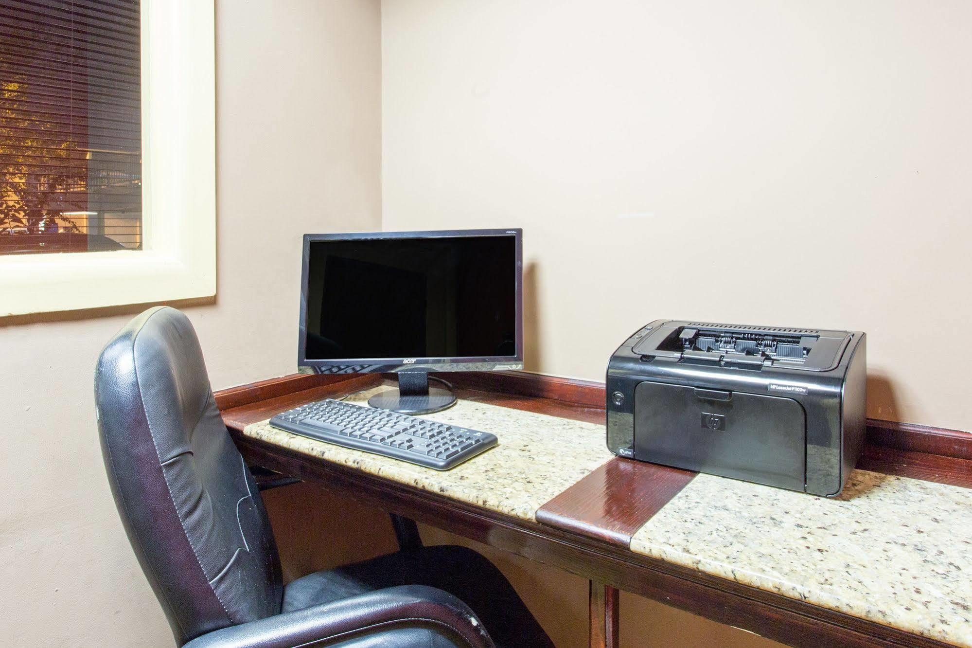 Baymont By Wyndham Fayetteville Fort Bragg Area Экстерьер фото