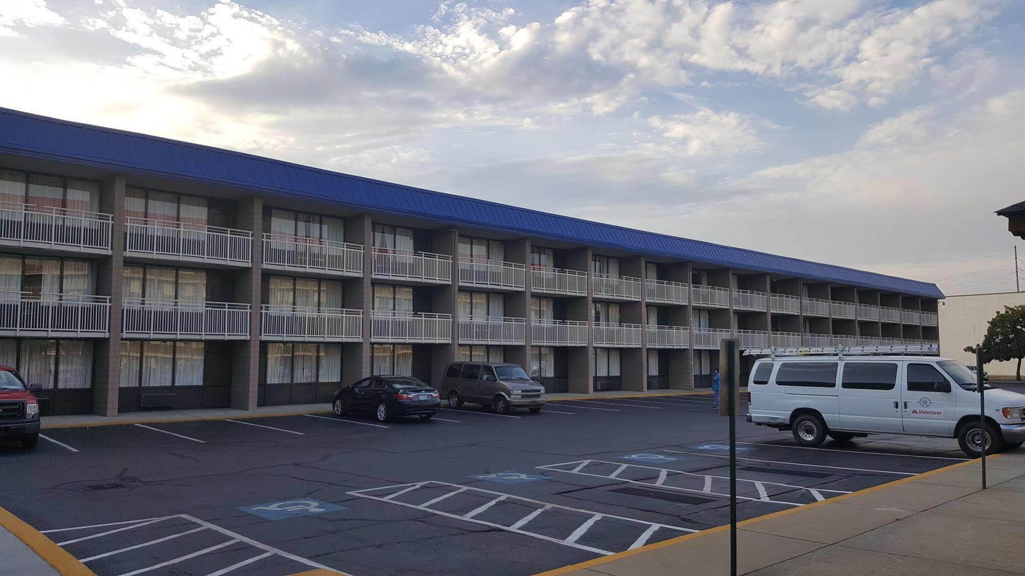 Baymont By Wyndham Fayetteville Fort Bragg Area Экстерьер фото